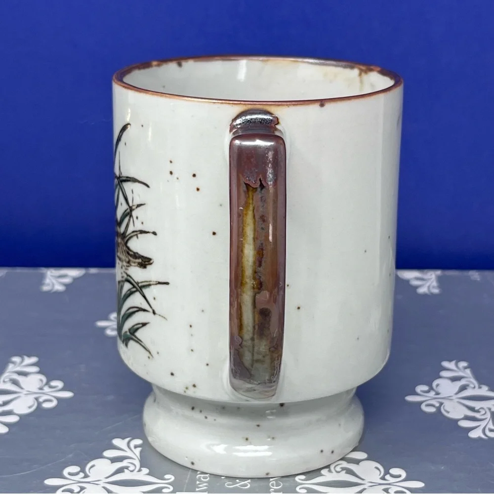 Ceramic Speckled Shorebird D handle Pedestal Mug Japan